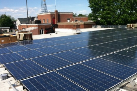 Solar panels installed on a building rooftop, promoting green energy and sustainability in Long Island. Rooftop solar panels for renewable energy solutions in Long Island.