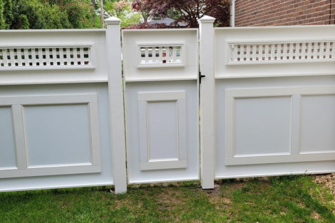 Newly installed fence by All Island Group enhances privacy and outdoor aesthetics in Long Island. Long Island fence with decorative lattice top for privacy and style.